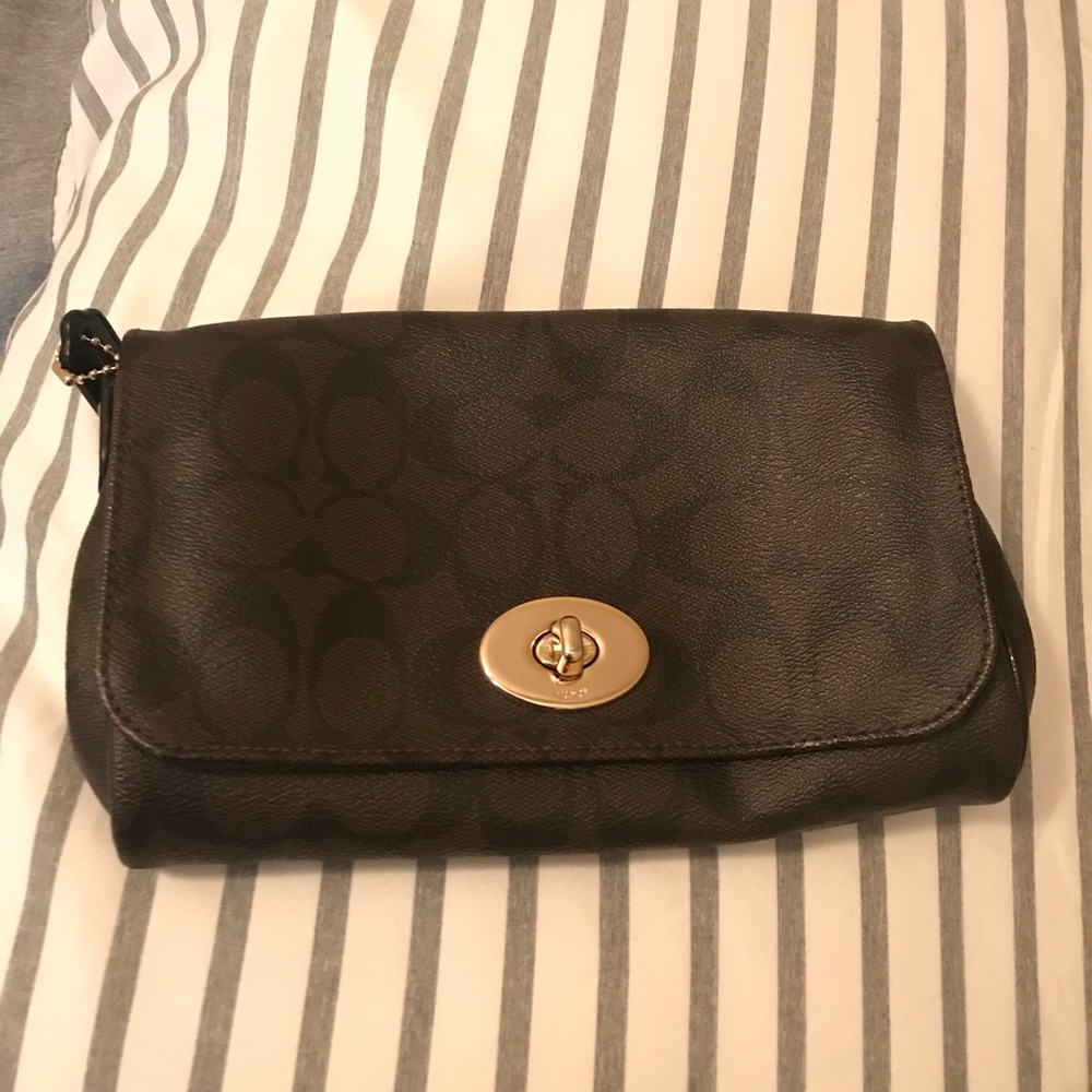 2 HOUR SALE!! Coach signature crossbody